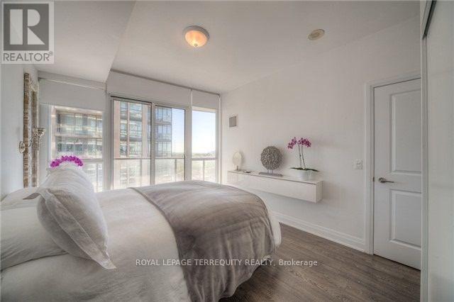 1106 - 530 St Clair Avenue W Property Photo 6