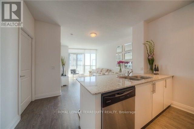 1106 - 530 St Clair Avenue W Property Photo 9