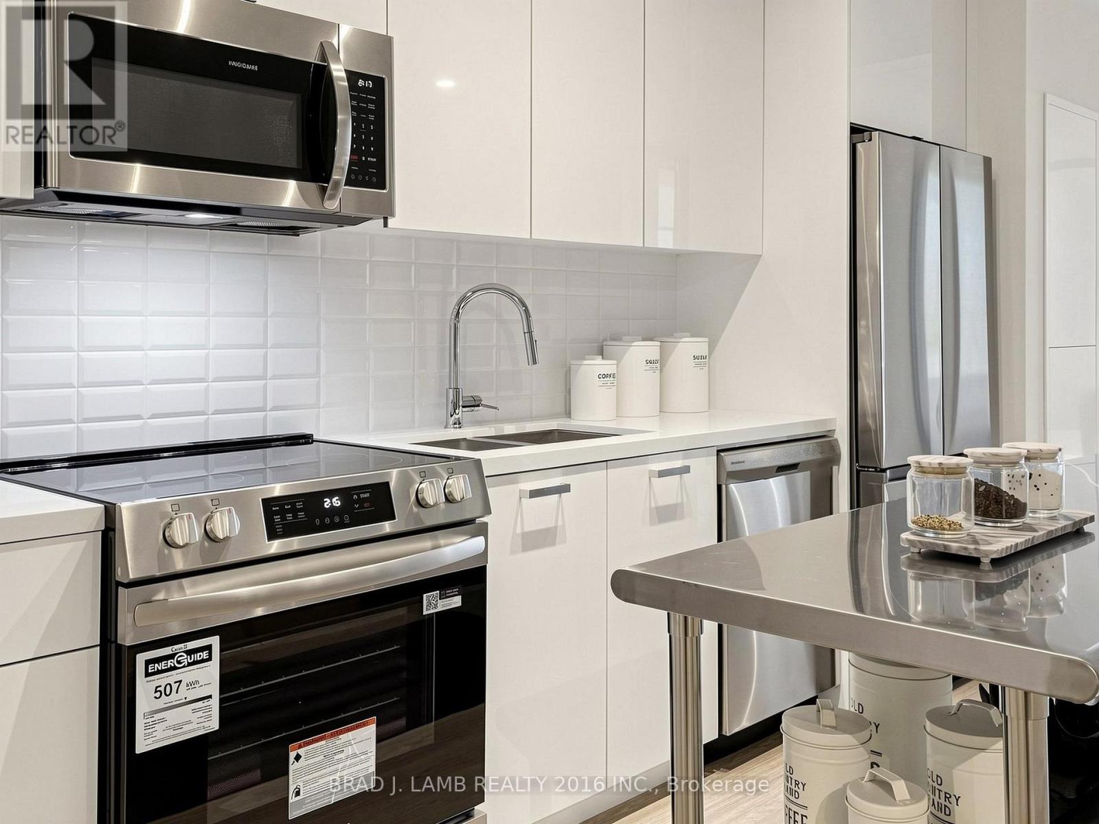 404 - 284 King Street E Property Photo 17
