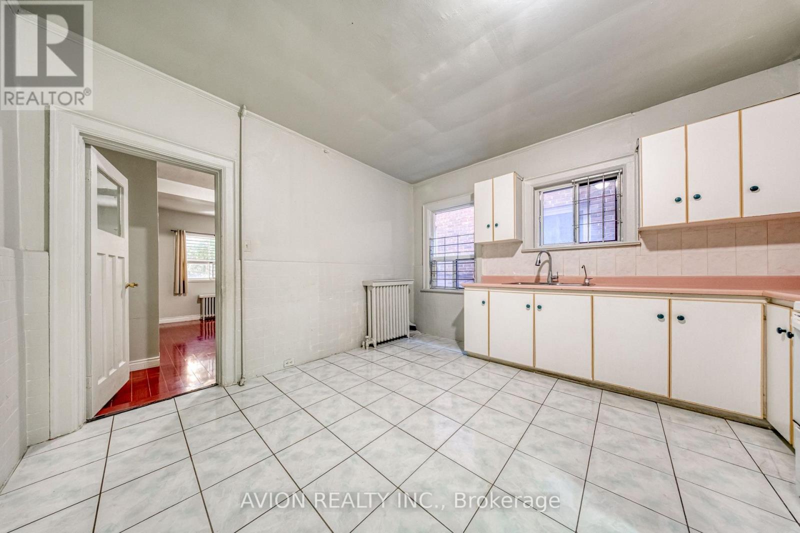54 Ryerson Avenue Property Photo 5