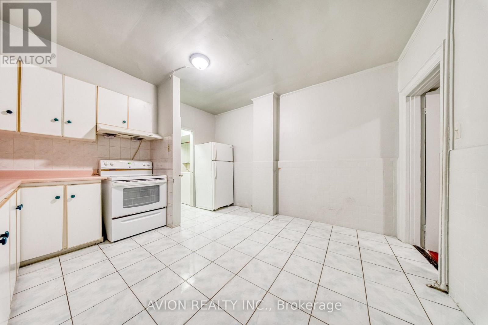 54 Ryerson Avenue Property Photo 7