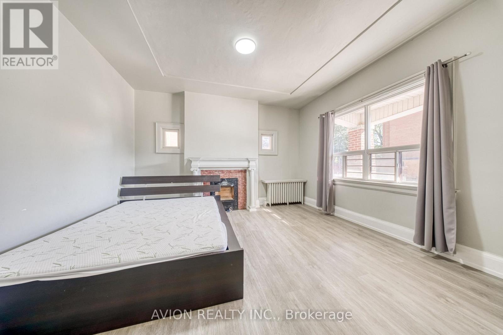 54 Ryerson Avenue Property Photo 10
