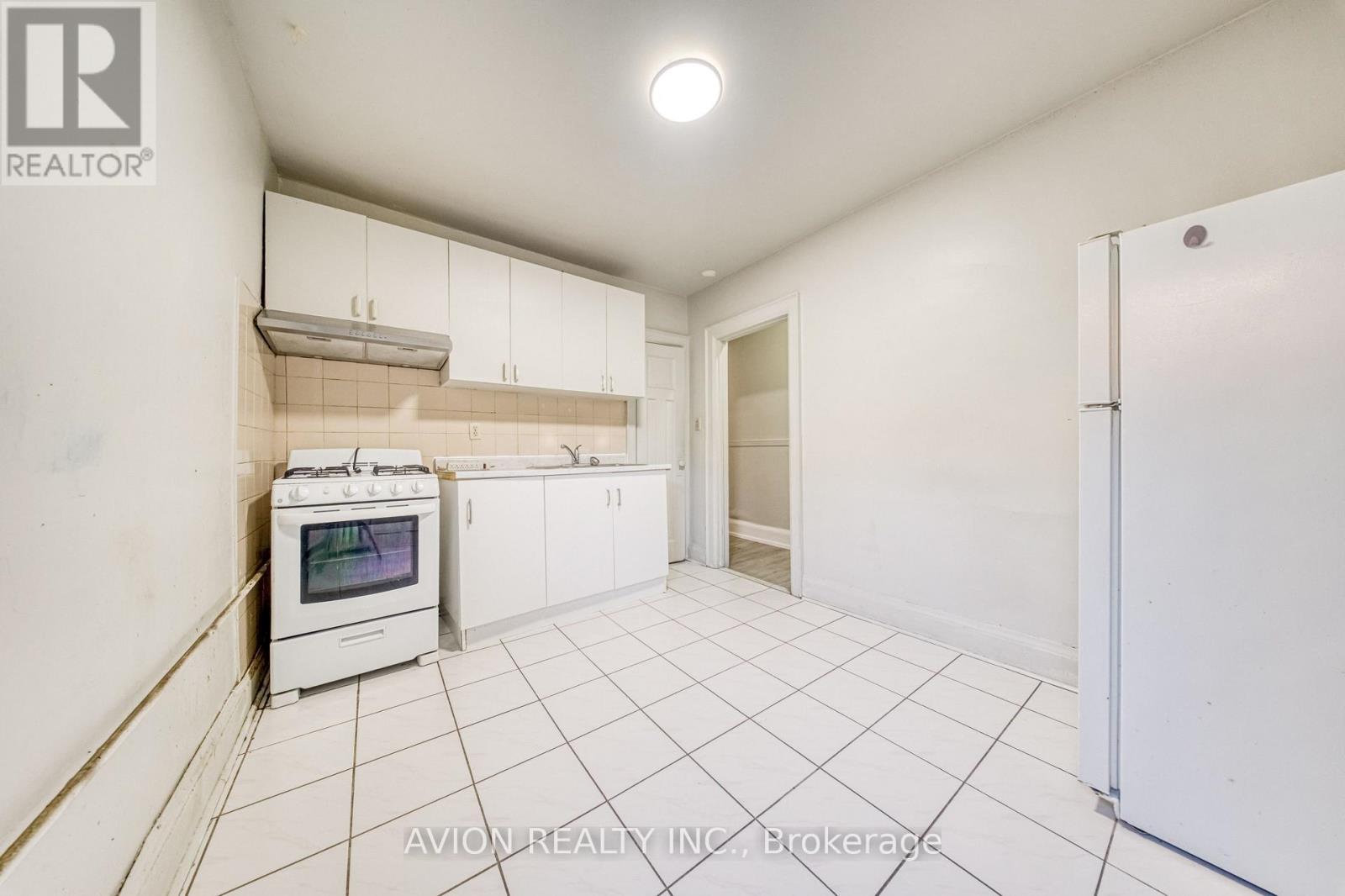 54 Ryerson Avenue Property Photo 18