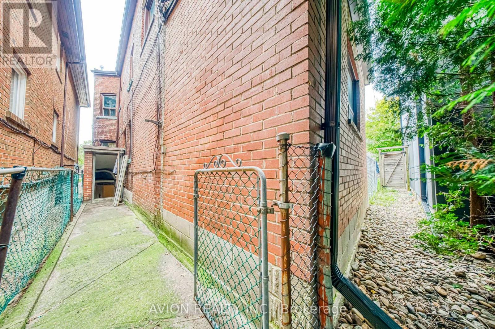 54 Ryerson Avenue Property Photo 35
