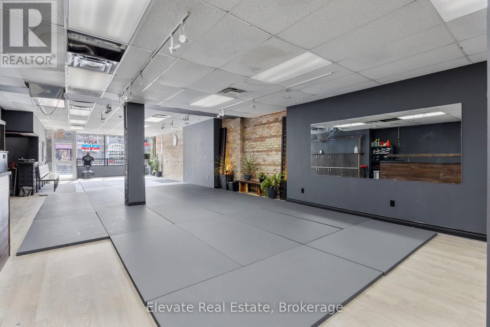 846 College Street Property Photo 4