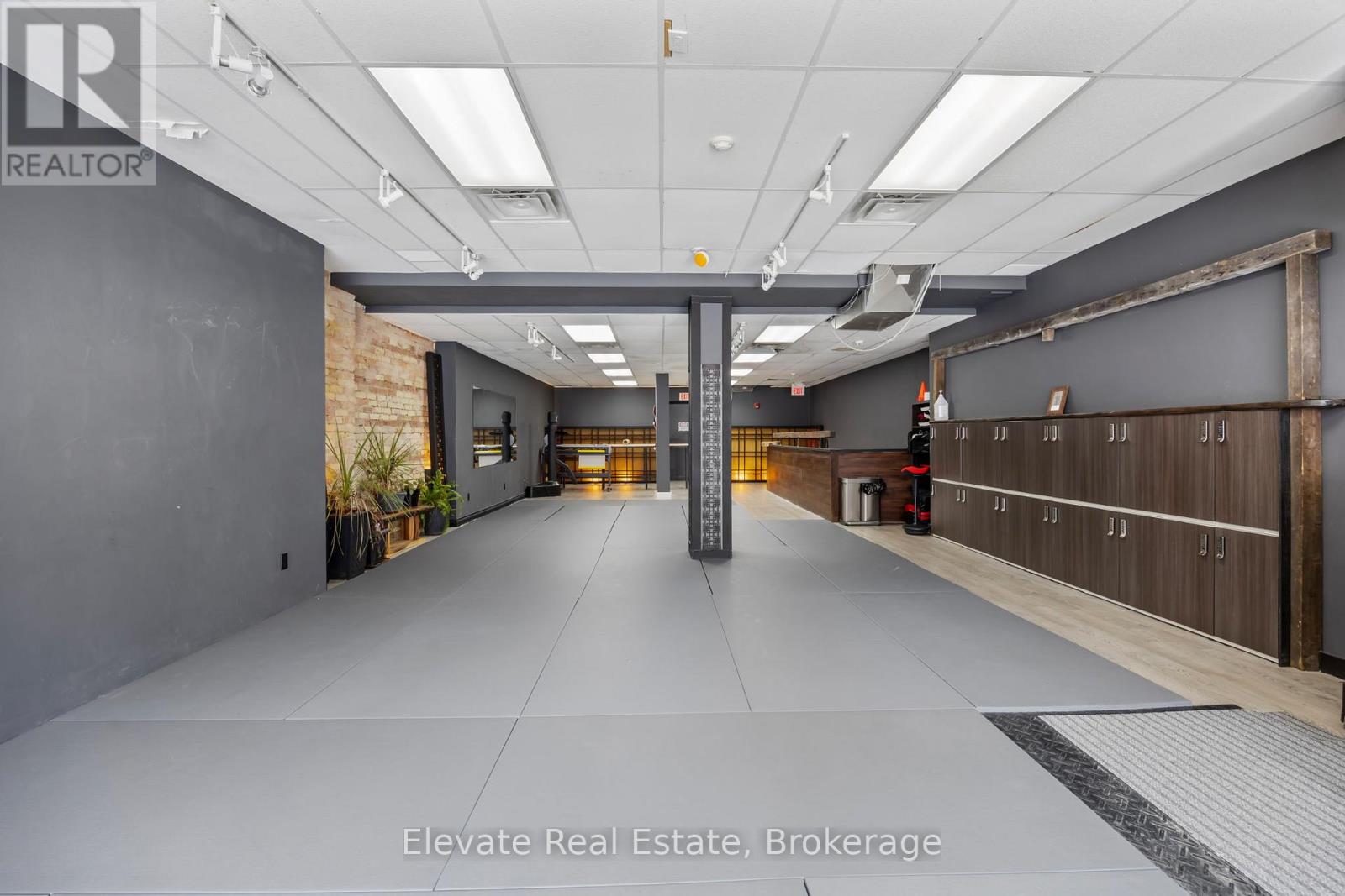 846 College Street Property Photo 8