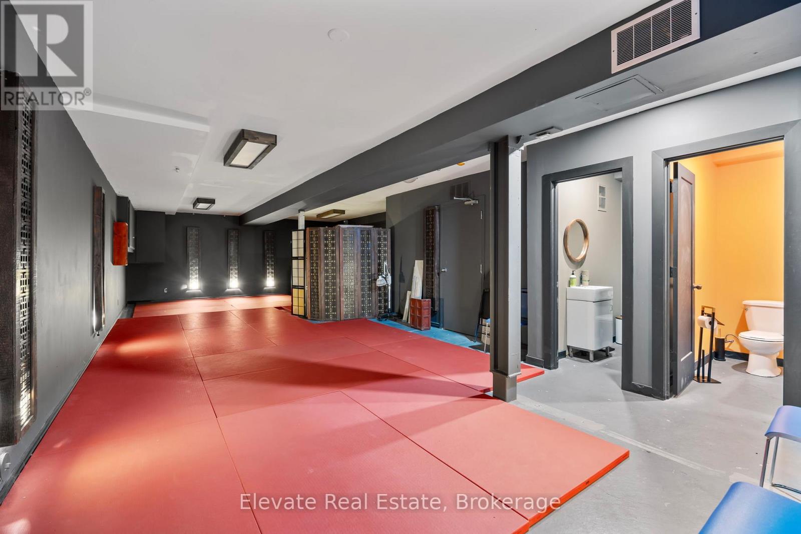 846 College Street Property Photo 13