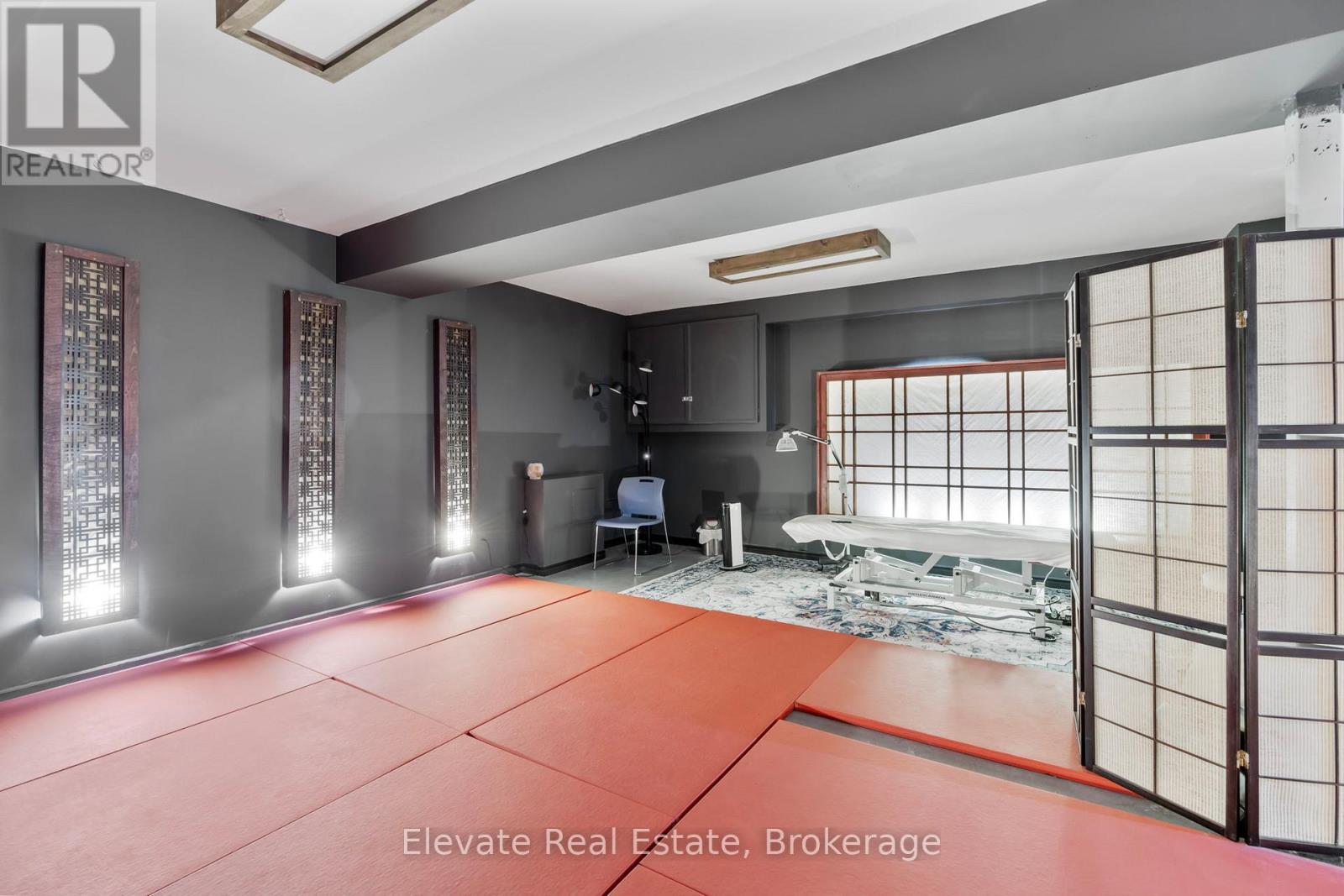 846 College Street Property Photo 16