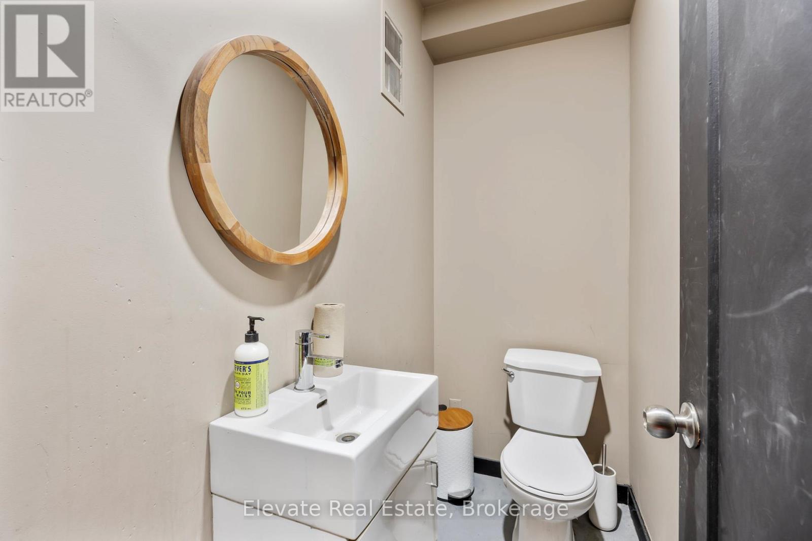 846 College Street Property Photo 17