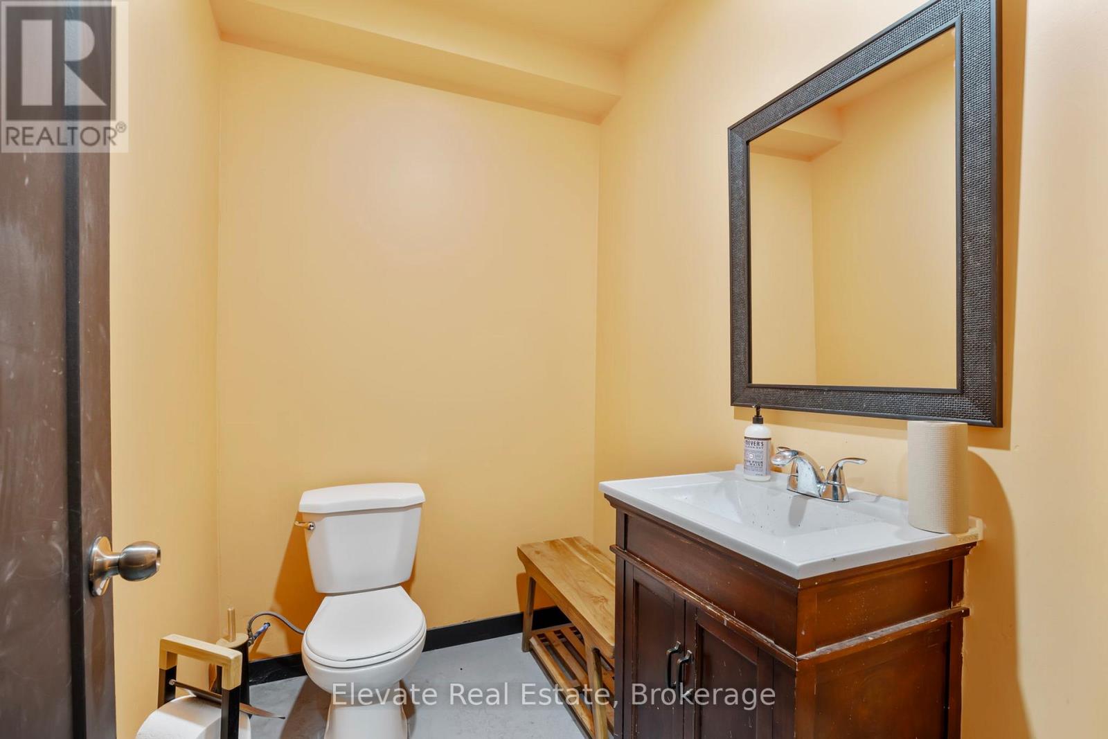 846 College Street Property Photo 18