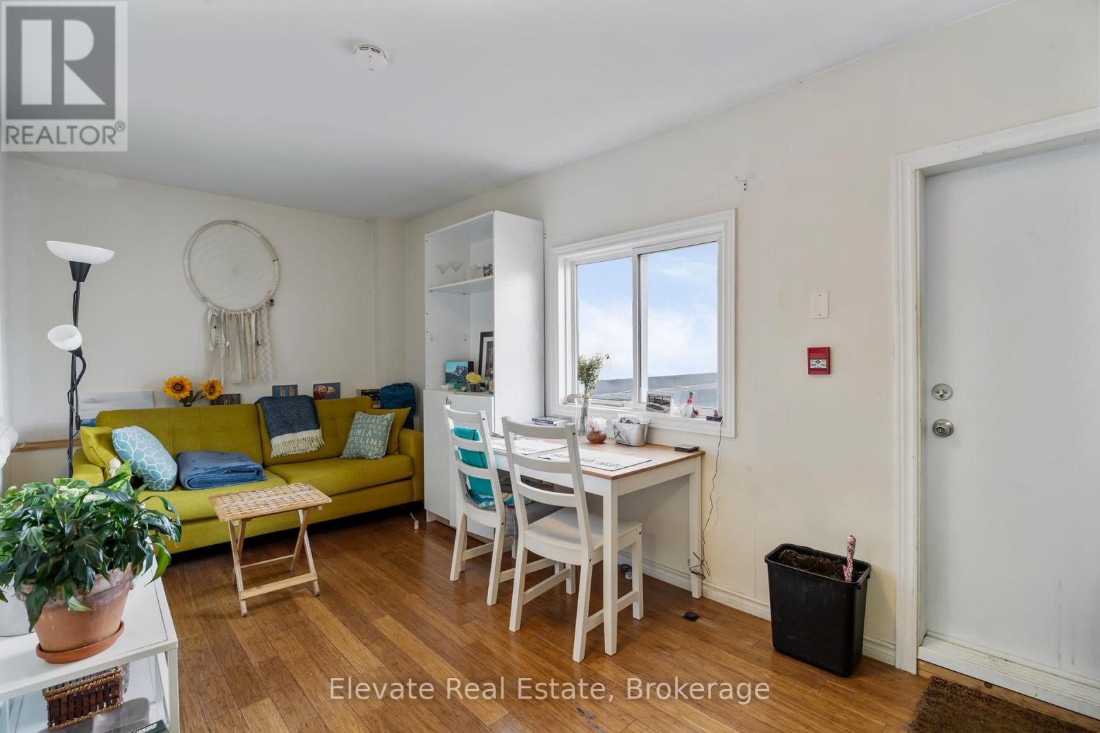 846 College Street Property Photo 26