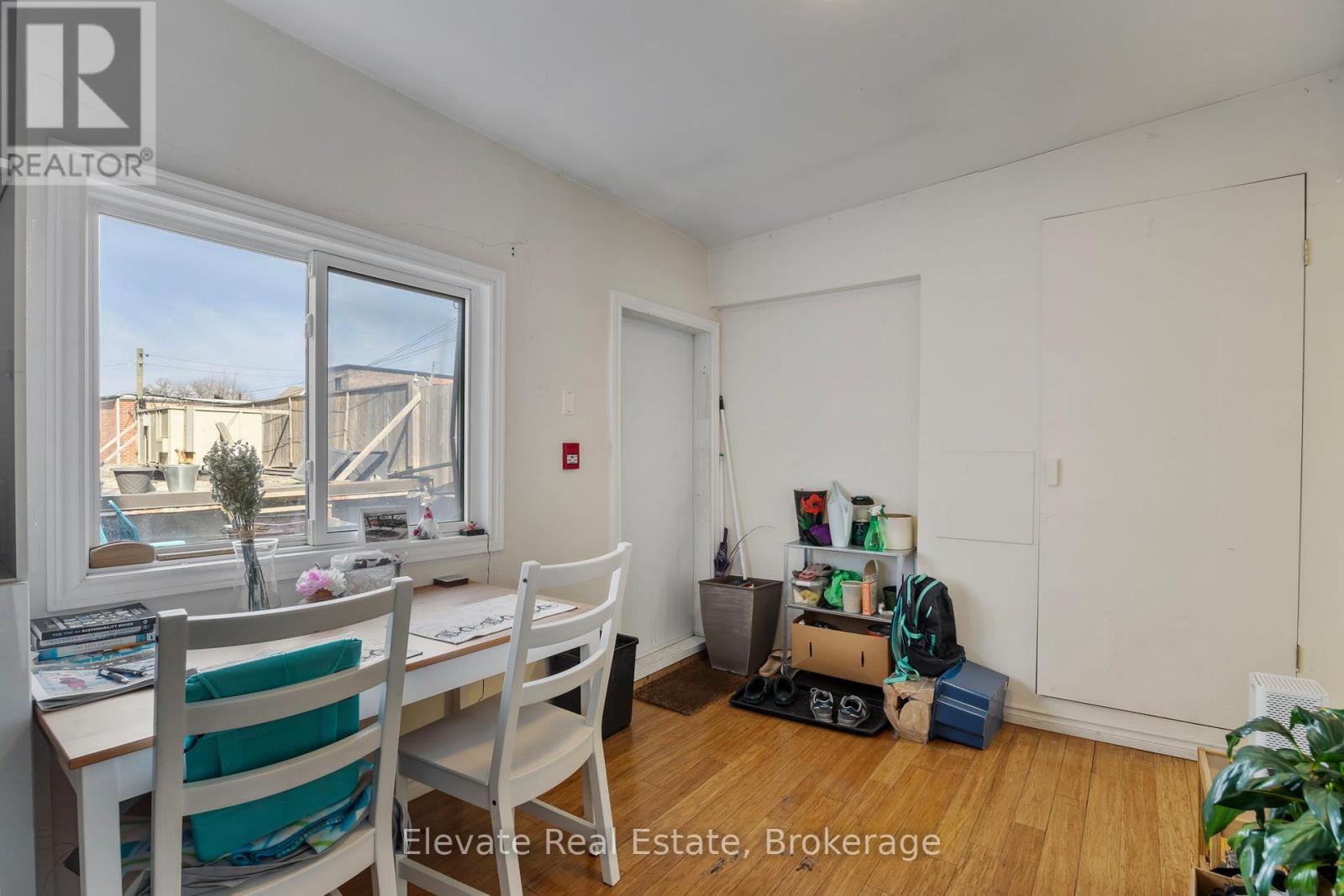 846 College Street Property Photo 27
