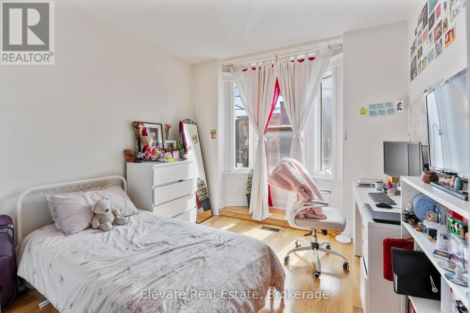846 College Street Property Photo 31
