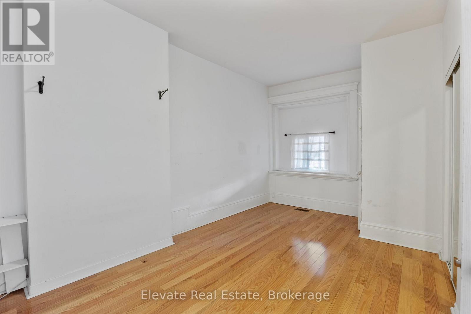 846 College Street Property Photo 32