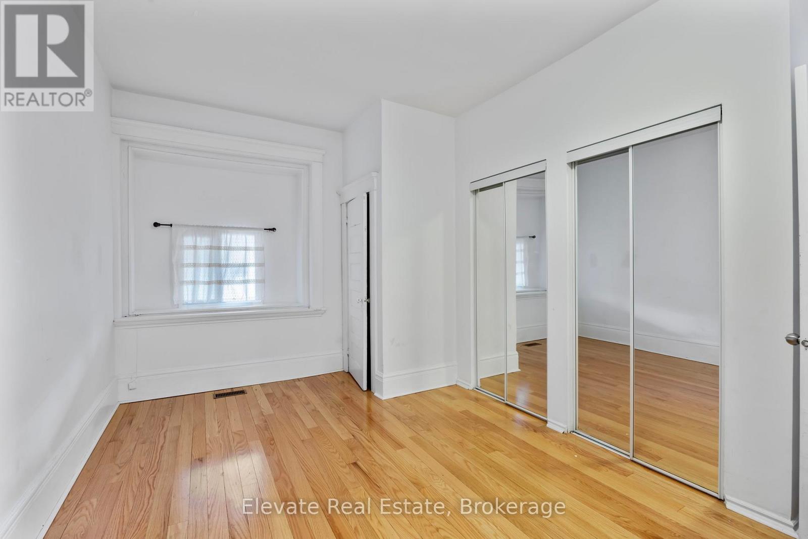 846 College Street Property Photo 33