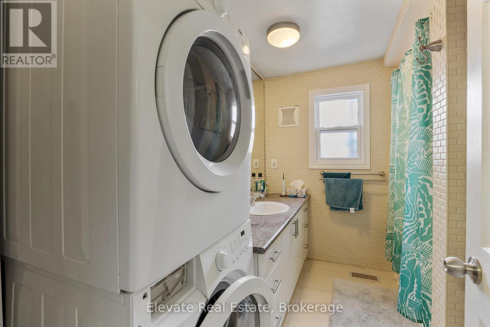 846 College Street Property Photo 34