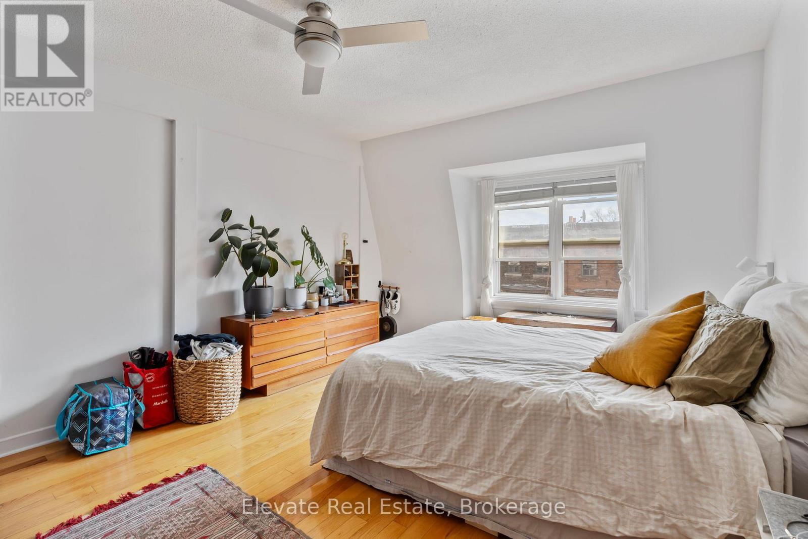 846 College Street Property Photo 43