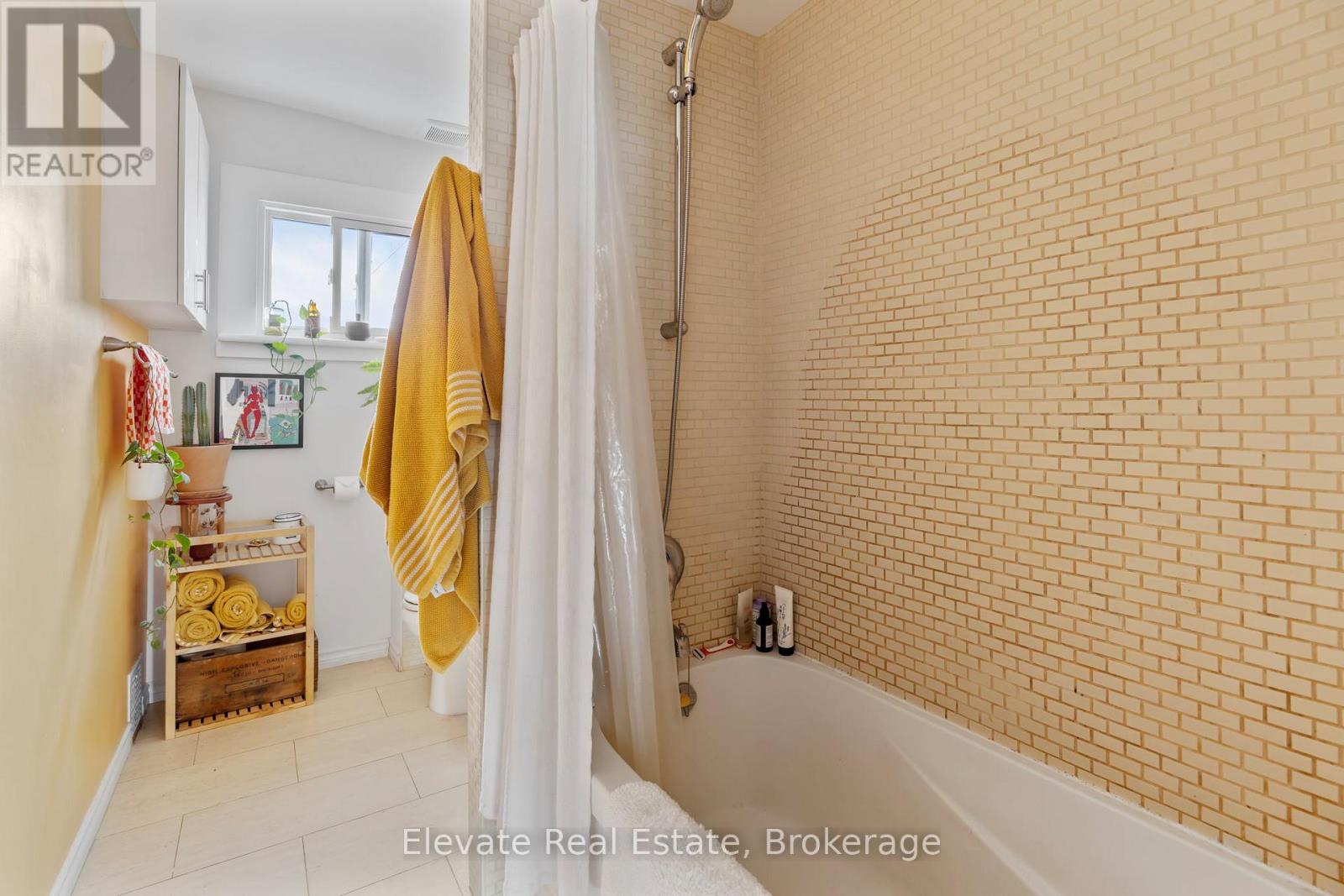 846 College Street Property Photo 46