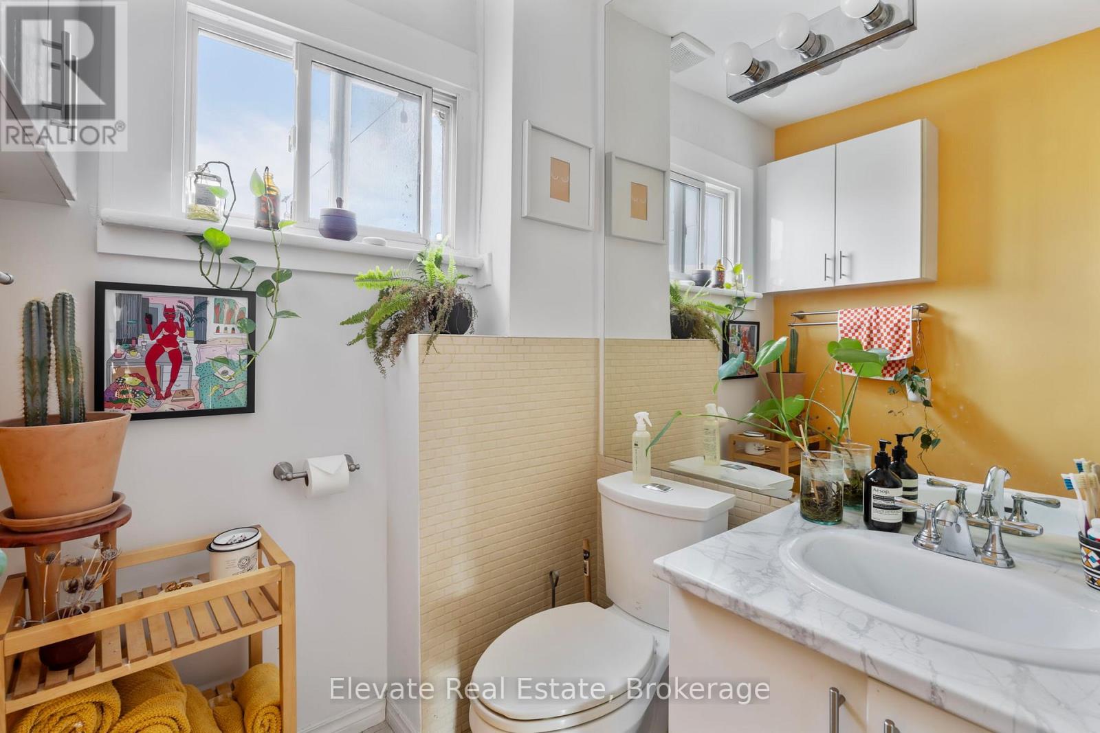846 College Street Property Photo 47