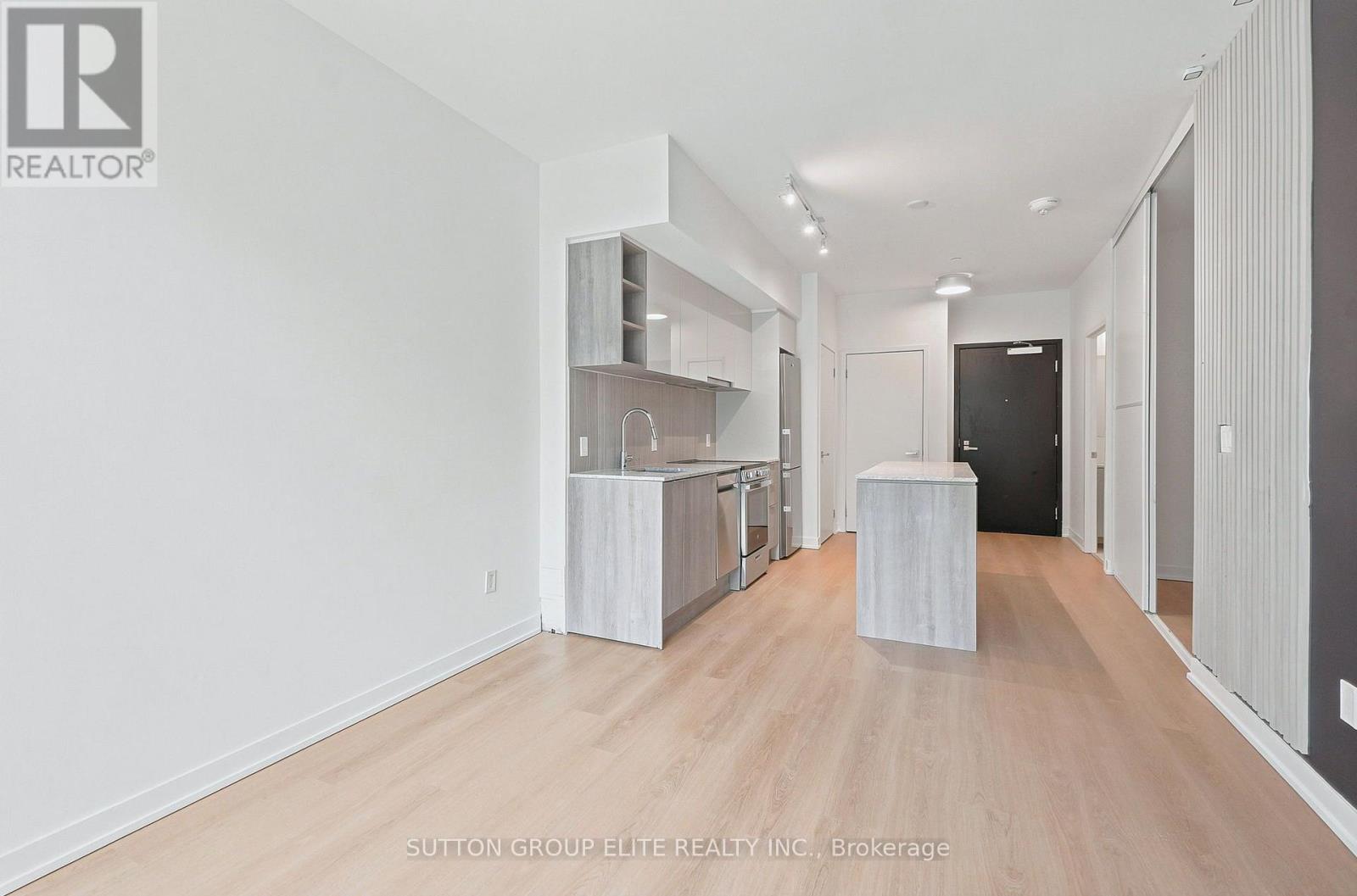 106 - 31 Tippett Road Property Photo 15