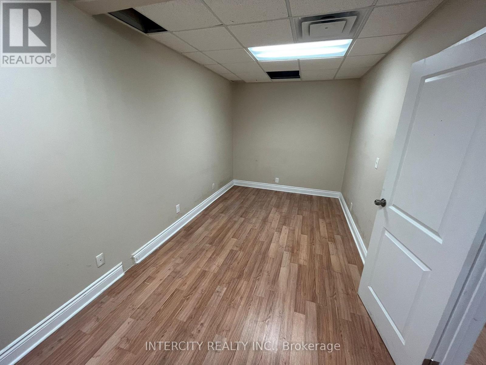 390 - 20 Eglinton Avenue E Property Photo 3