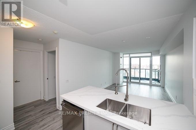 707 - 525 Wilson Avenue Property Photo 8