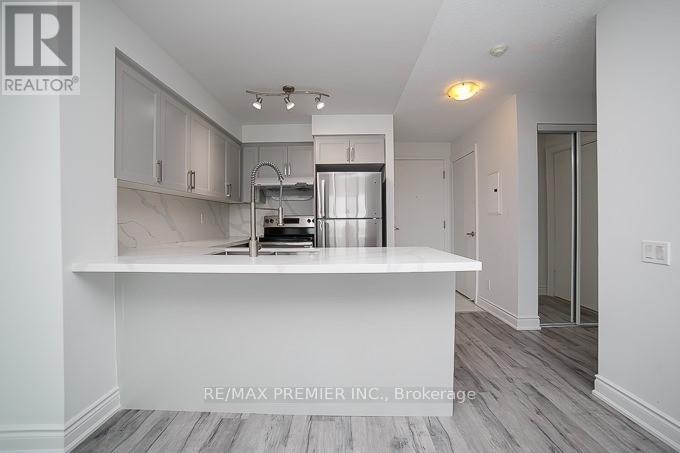 707 - 525 Wilson Avenue Property Photo 10