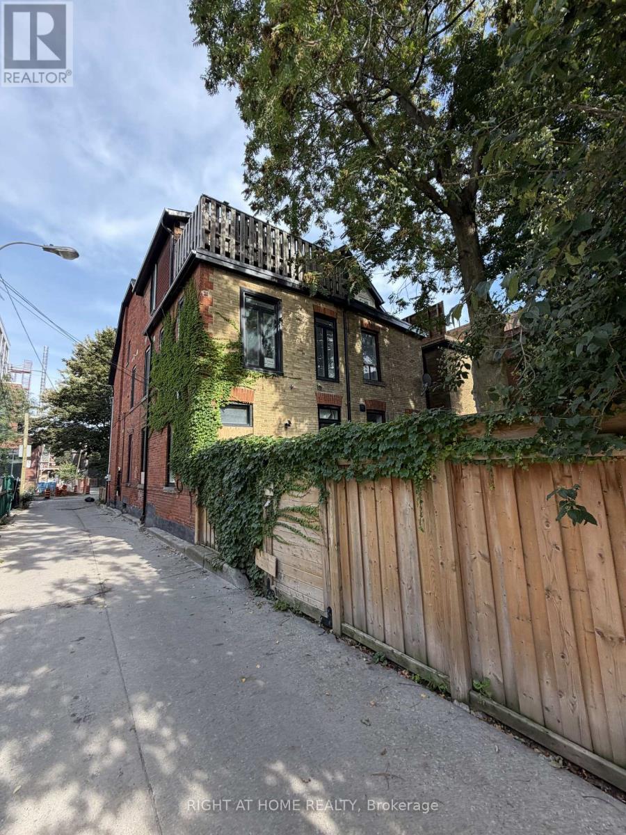 272 Seaton Street Property Photo 4