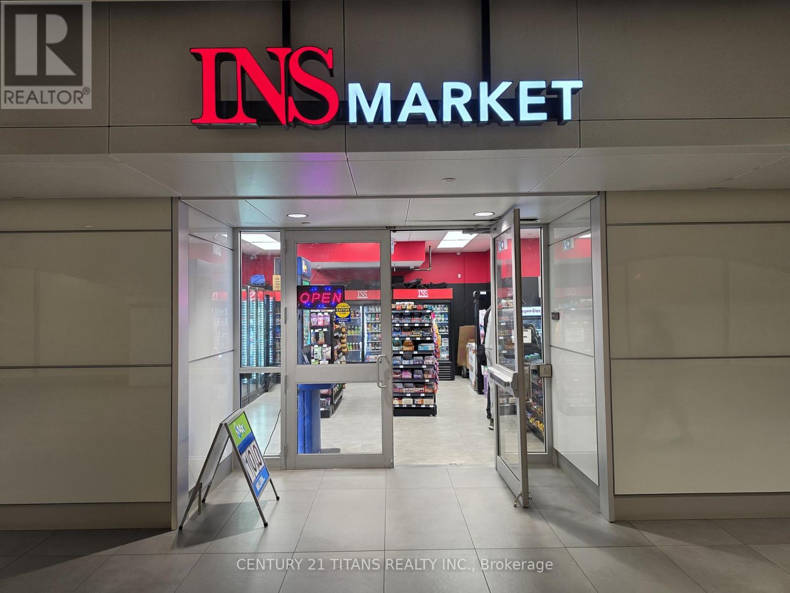 UNIT RG1 - 81 BAY STREET