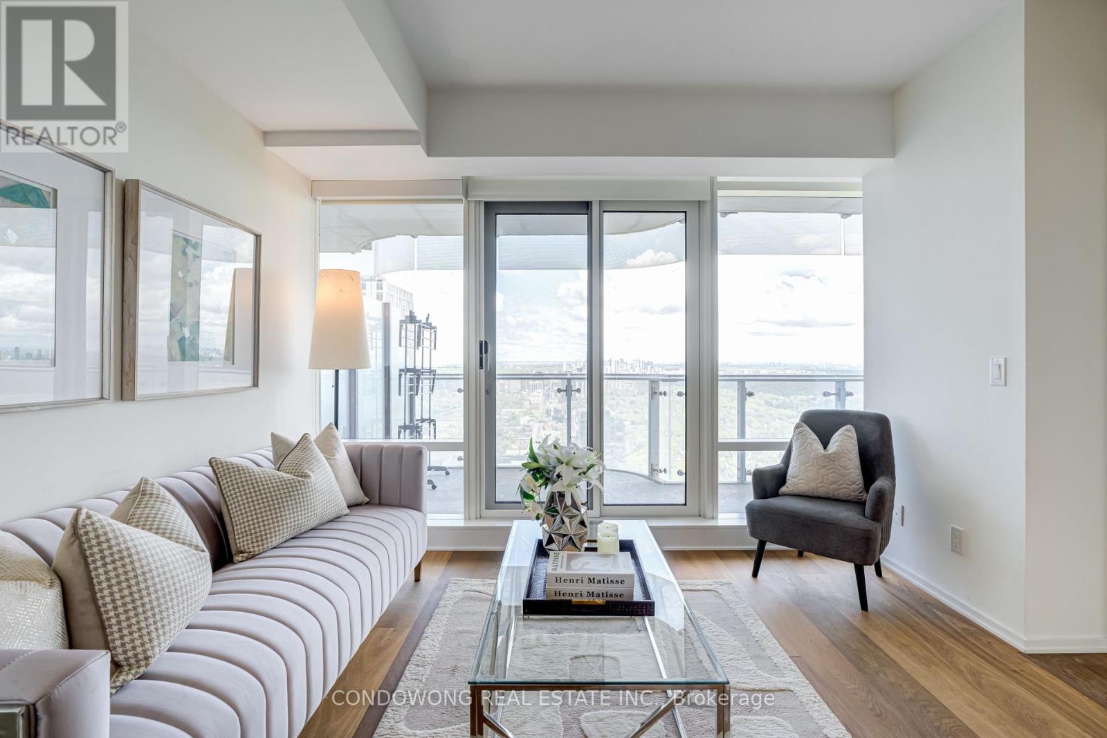 4710 - 1 BLOOR STREET E Property Photo 1
