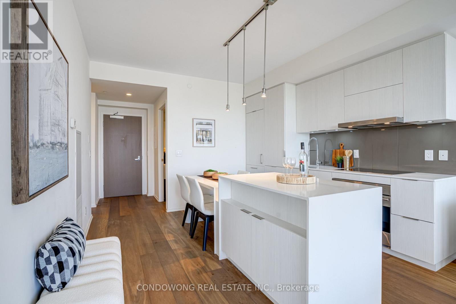 4710 - 1 Bloor Street E Property Photo 3