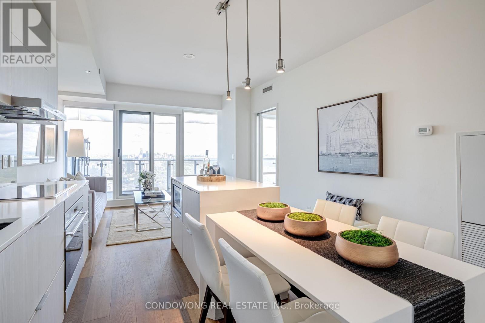 4710 - 1 Bloor Street E Property Photo 6