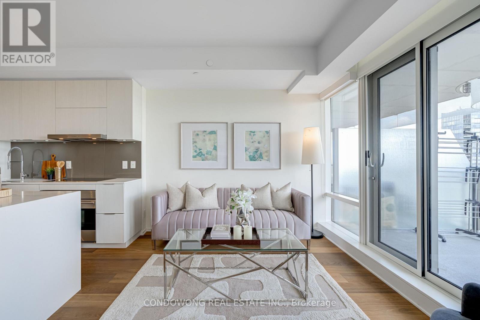 4710 - 1 Bloor Street E Property Photo 9