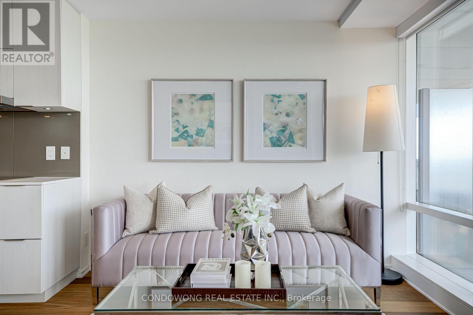 4710 - 1 Bloor Street E Property Photo 10
