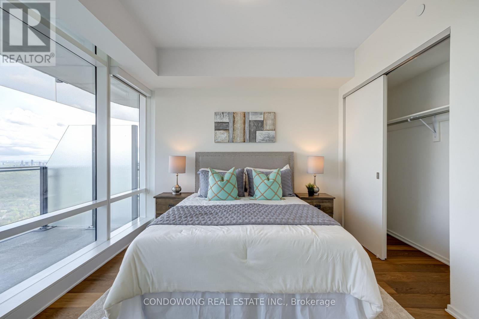 4710 - 1 Bloor Street E Property Photo 12