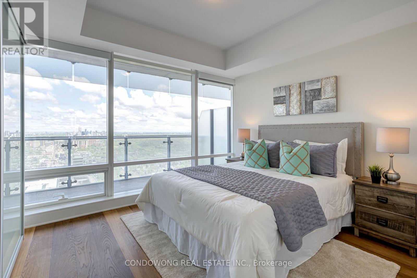 4710 - 1 Bloor Street E Property Photo 13