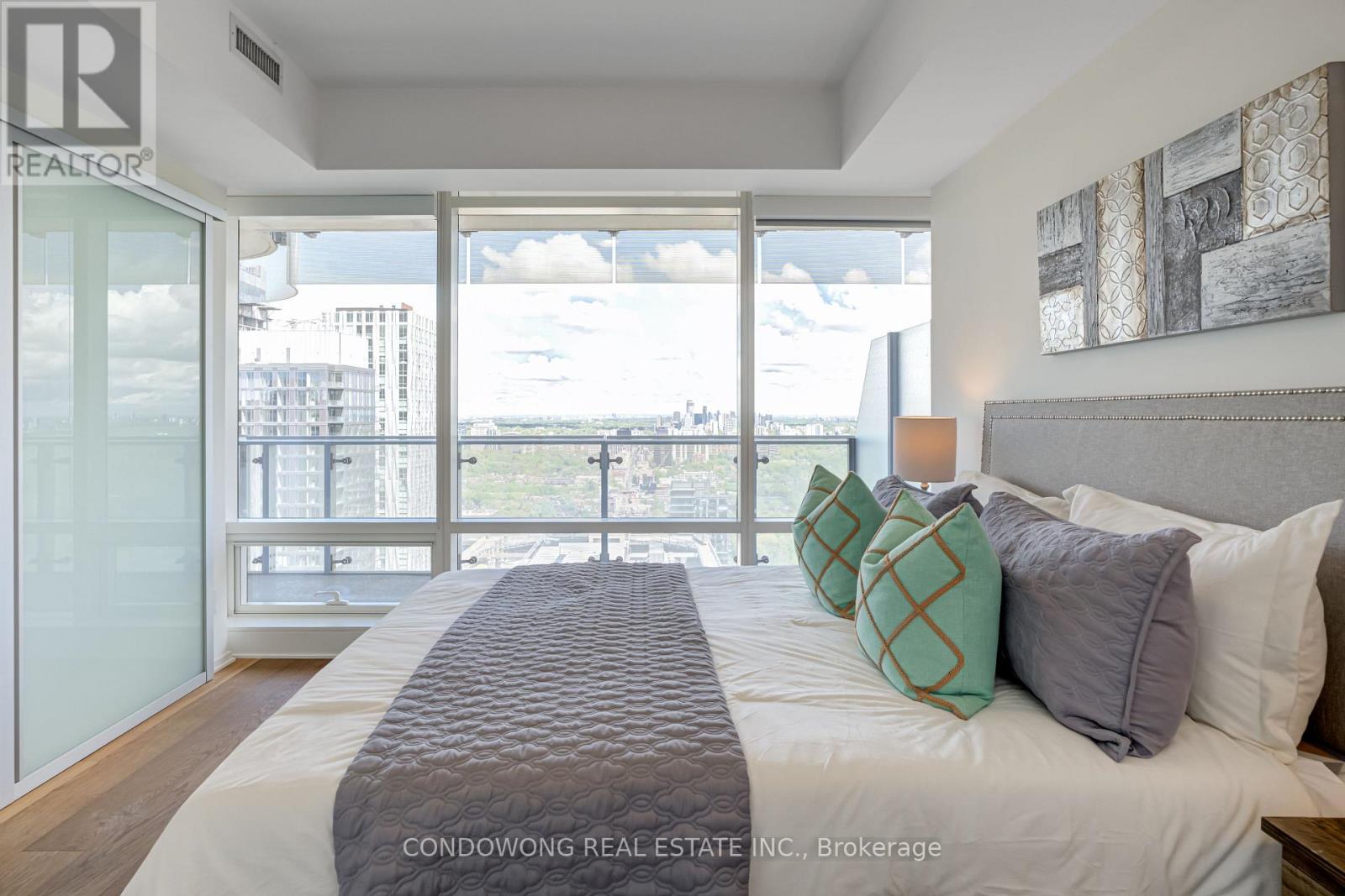 4710 - 1 Bloor Street E Property Photo 14