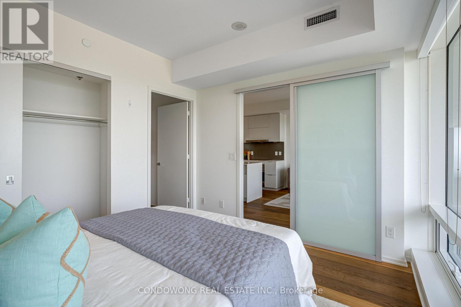 4710 - 1 Bloor Street E Property Photo 15