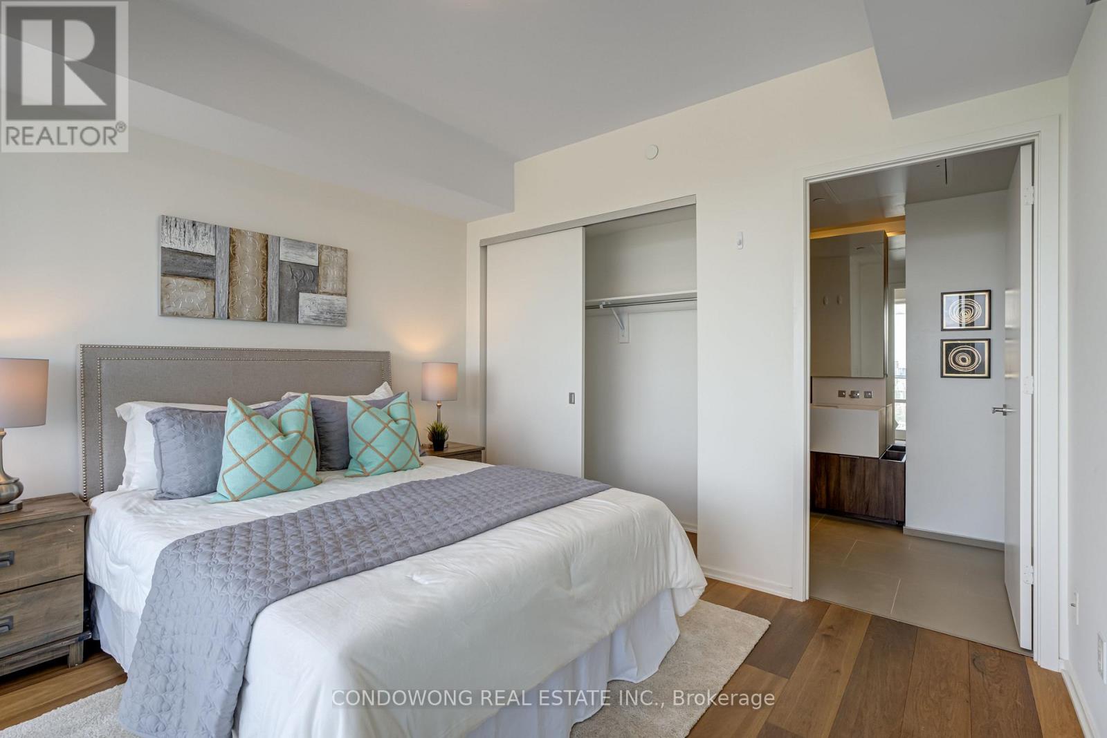 4710 - 1 Bloor Street E Property Photo 16