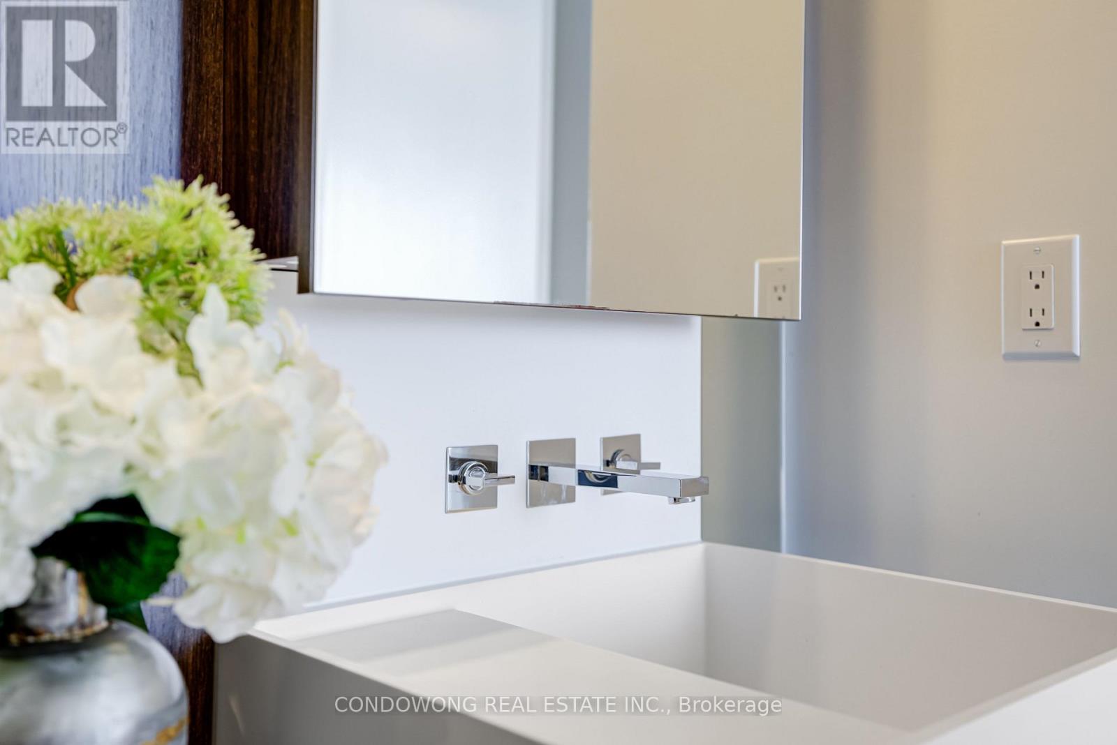 4710 - 1 Bloor Street E Property Photo 18