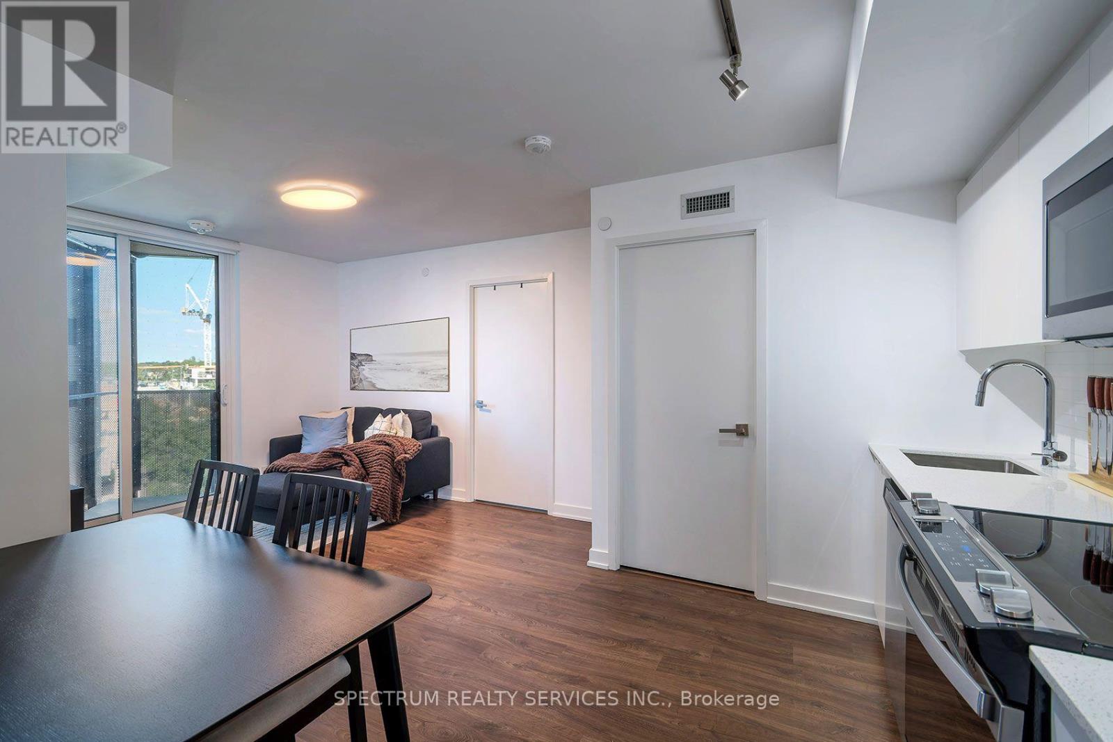 427 - 30 Tretti Way Property Photo 8
