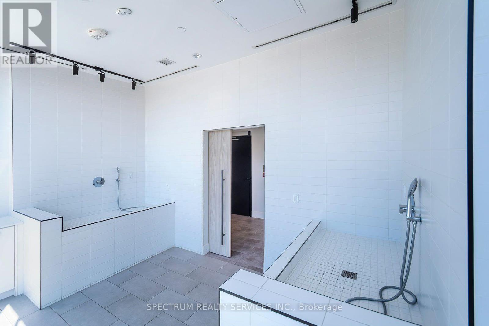 427 - 30 Tretti Way Property Photo 36