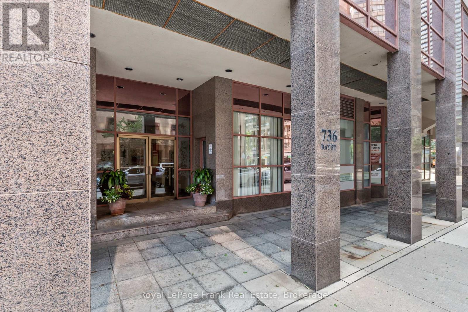 2910 - 736 Bay Street Property Photo 4