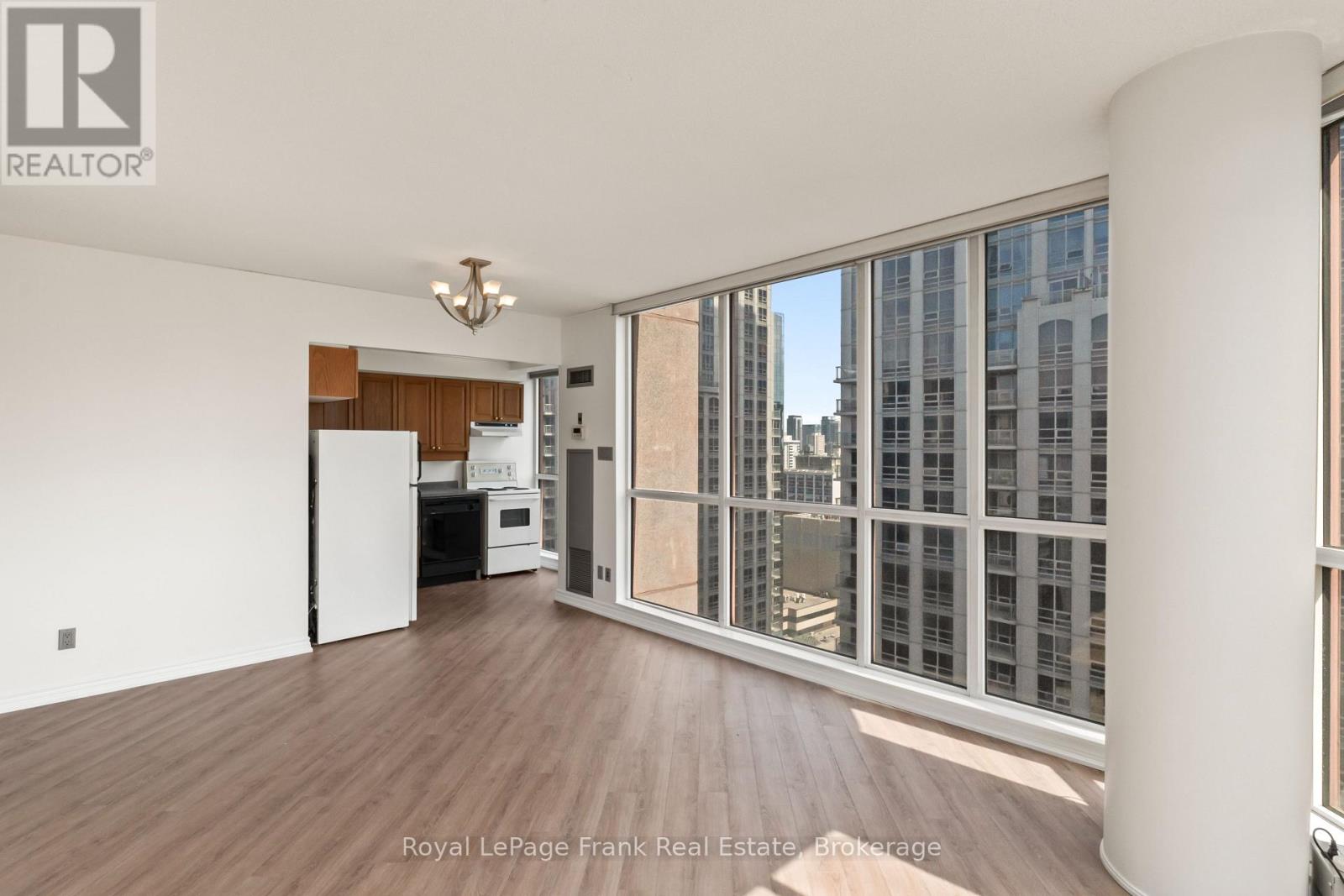 2910 - 736 Bay Street Property Photo 7