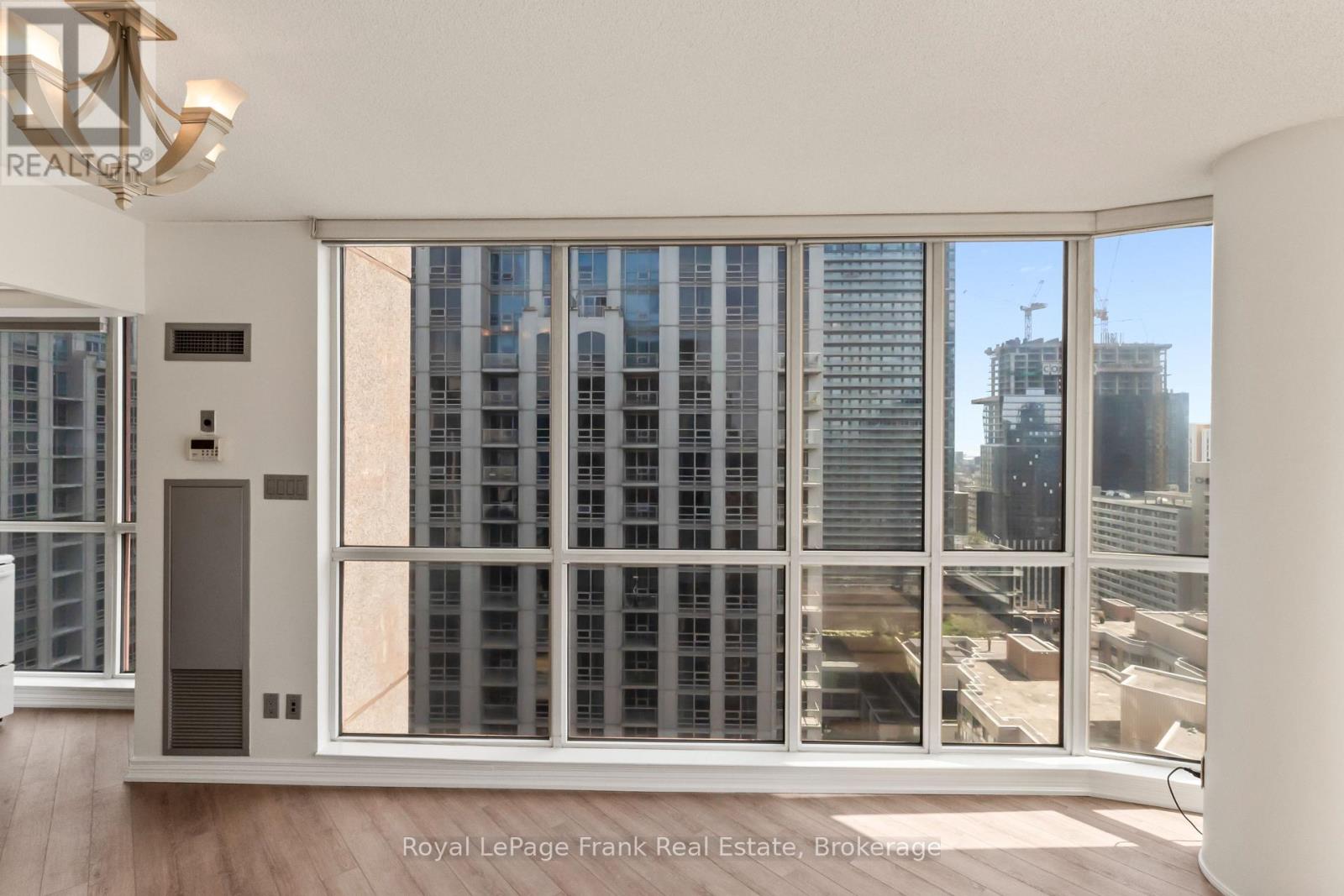 2910 - 736 Bay Street Property Photo 9