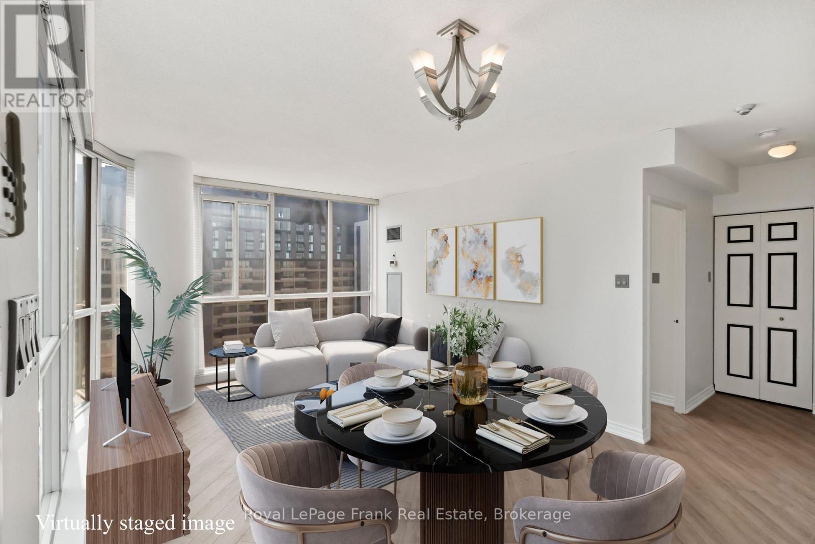 2910 - 736 Bay Street Property Photo 12