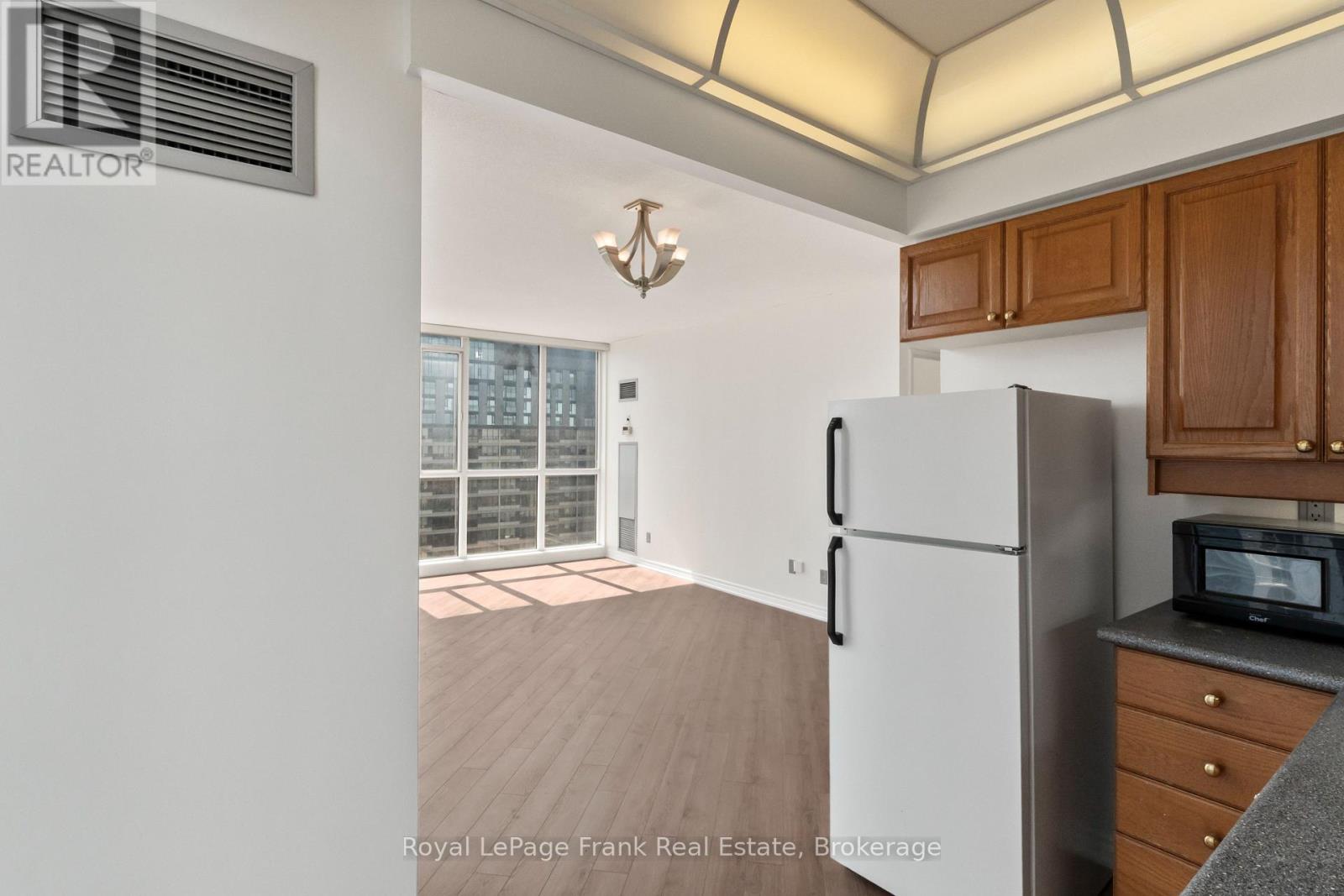 2910 - 736 Bay Street Property Photo 14