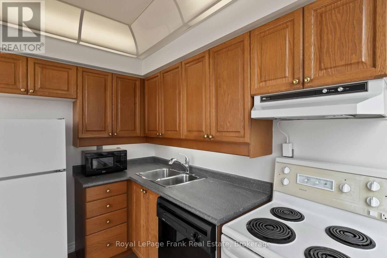 2910 - 736 Bay Street Property Photo 17
