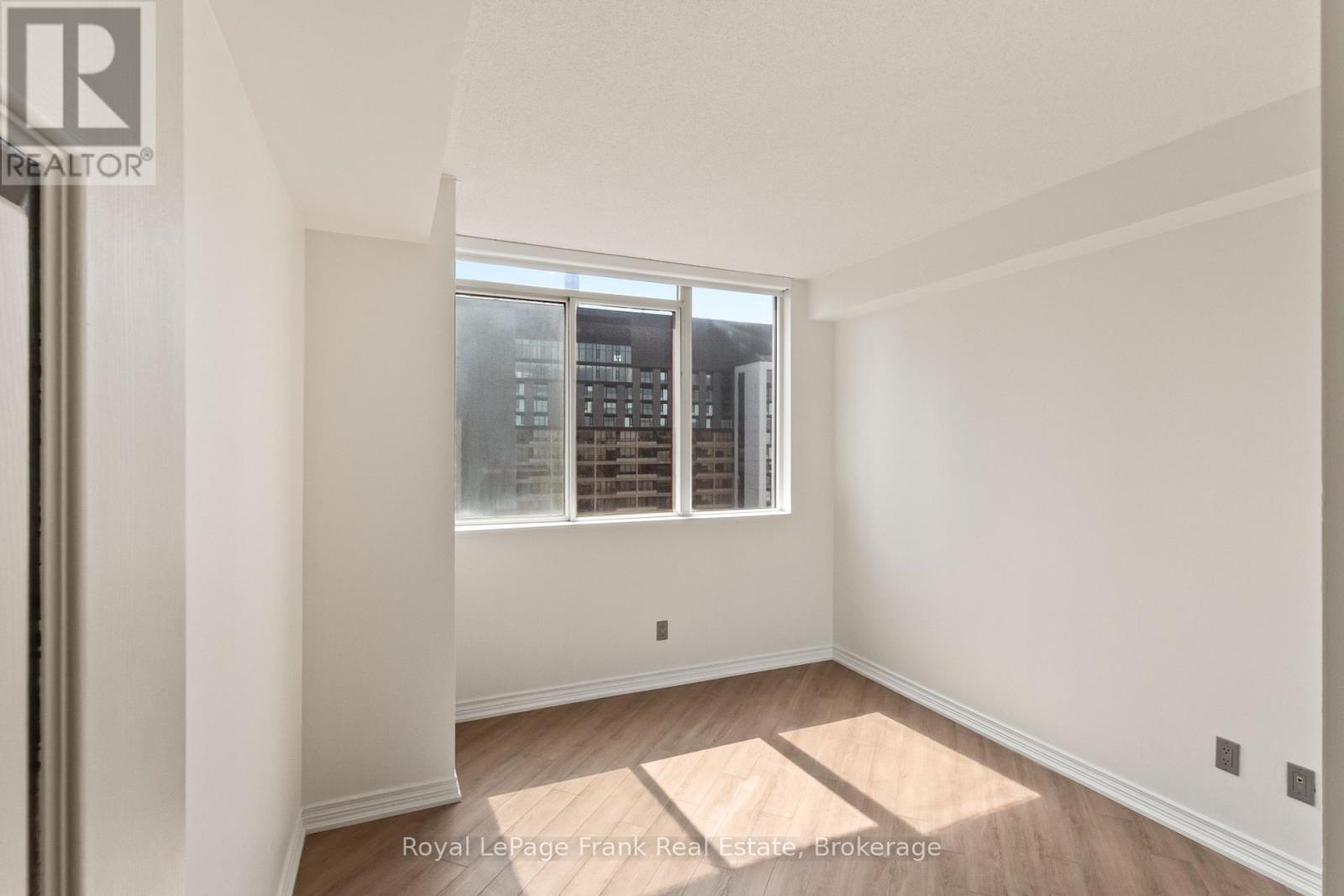 2910 - 736 Bay Street Property Photo 18