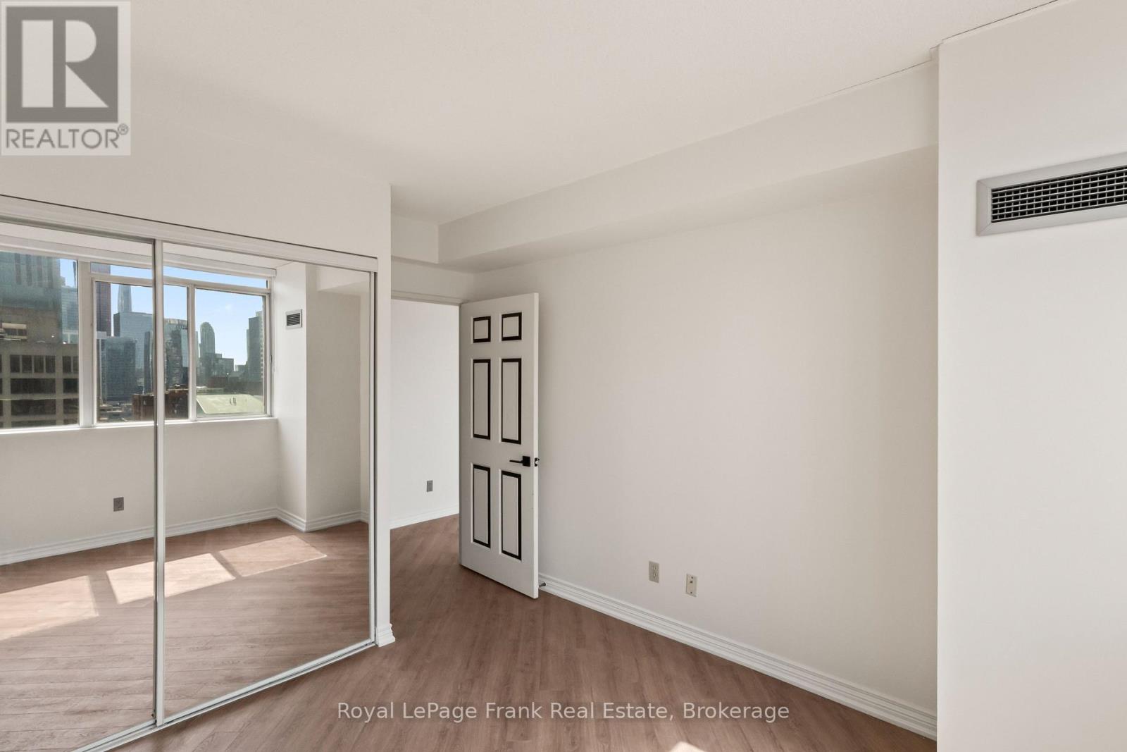 2910 - 736 Bay Street Property Photo 20